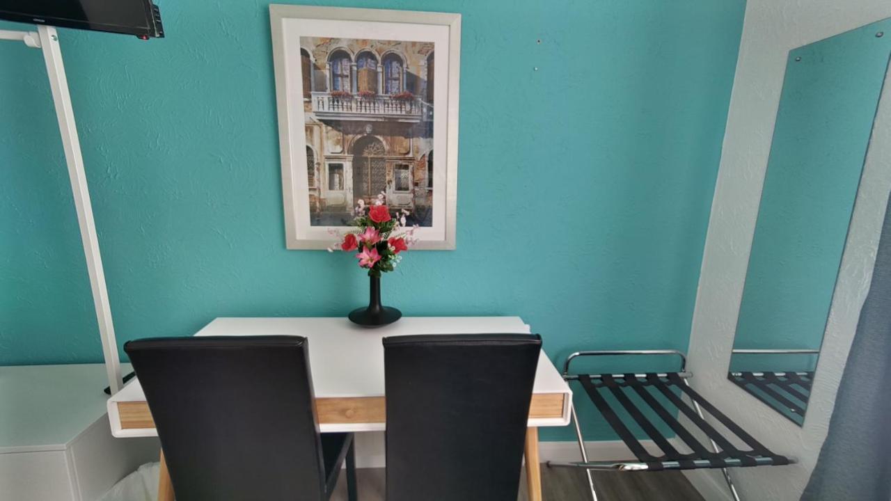 Orient B&B Холихед Экстерьер фото