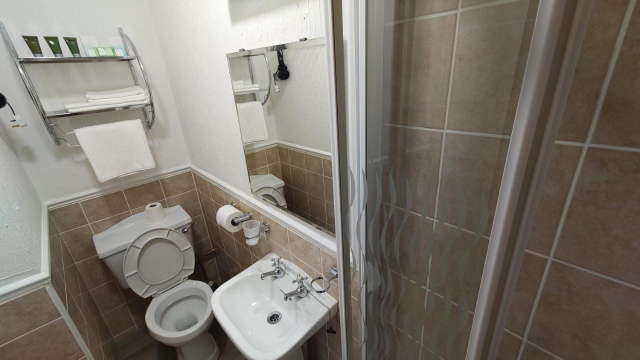 Orient B&B Холихед Экстерьер фото
